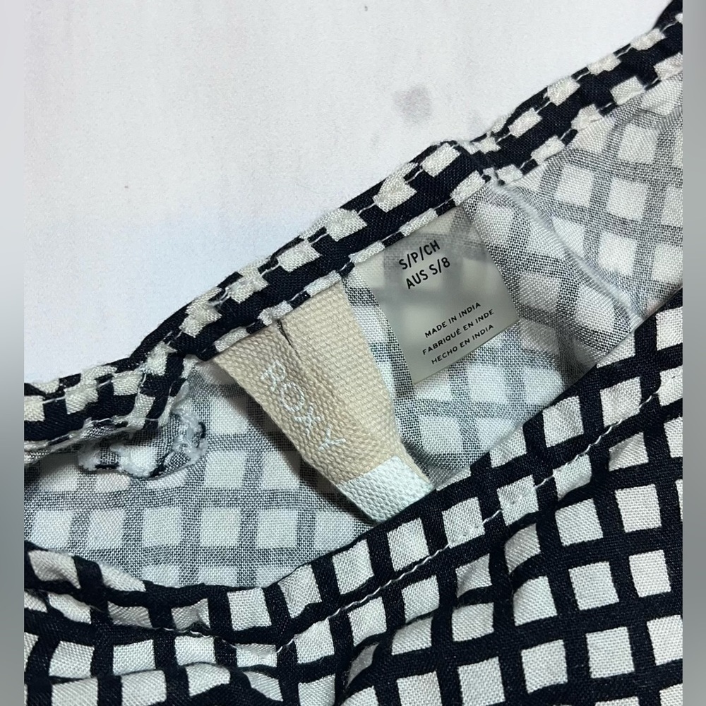 2/$20 Sale Roxy Romper - Picture 3 of 6